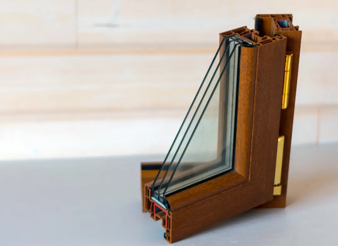 Installation de fenêtre en bois sur mesure Apt